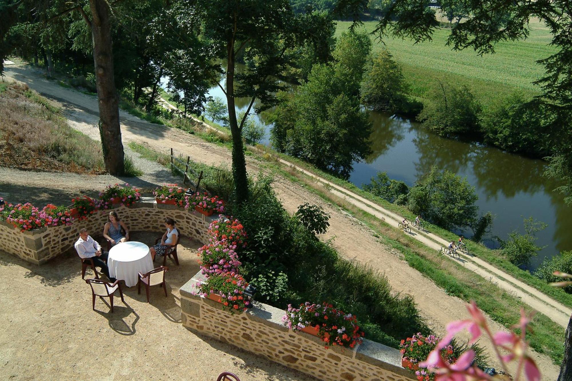 Logis La Marjolaine Hotell Moulay Exteriör bild